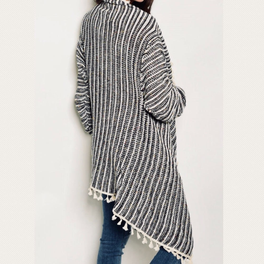In the beginning waterfall tassel texture cardigan - Picture 2 of 8